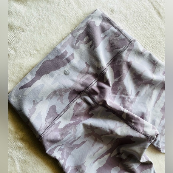 Lululemon Wunder Under High-Rise Tight 25" *Luxtreme Sz 6 - Picture 6 of 7